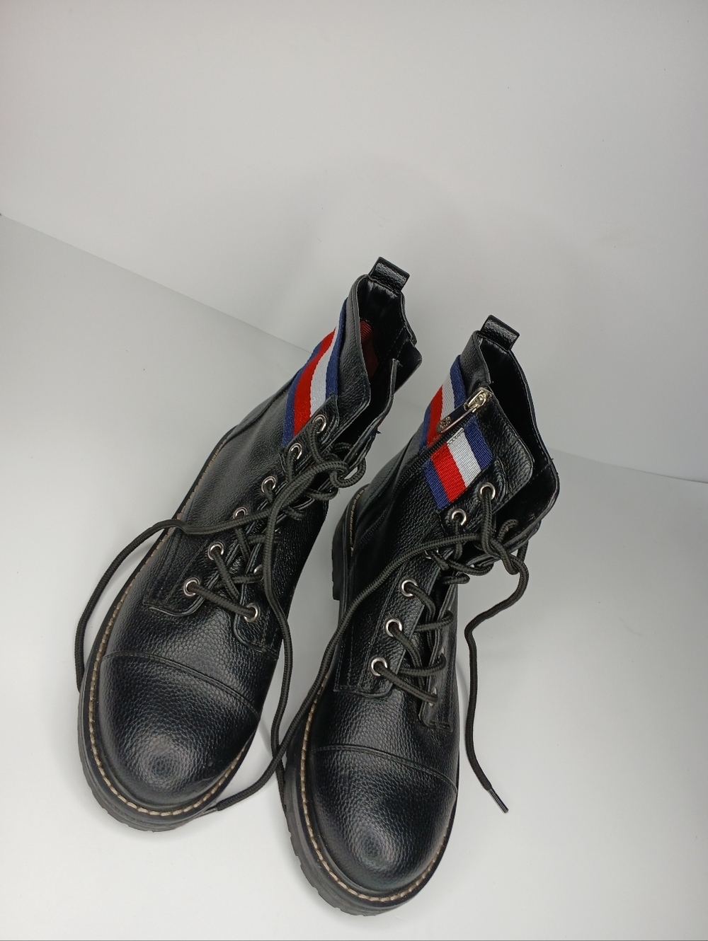 Tommy Hilfiger Black Leather Ankle Boots Size 10 | Chunky Sole Lace-Up | Casual - Picture 2 of 8
